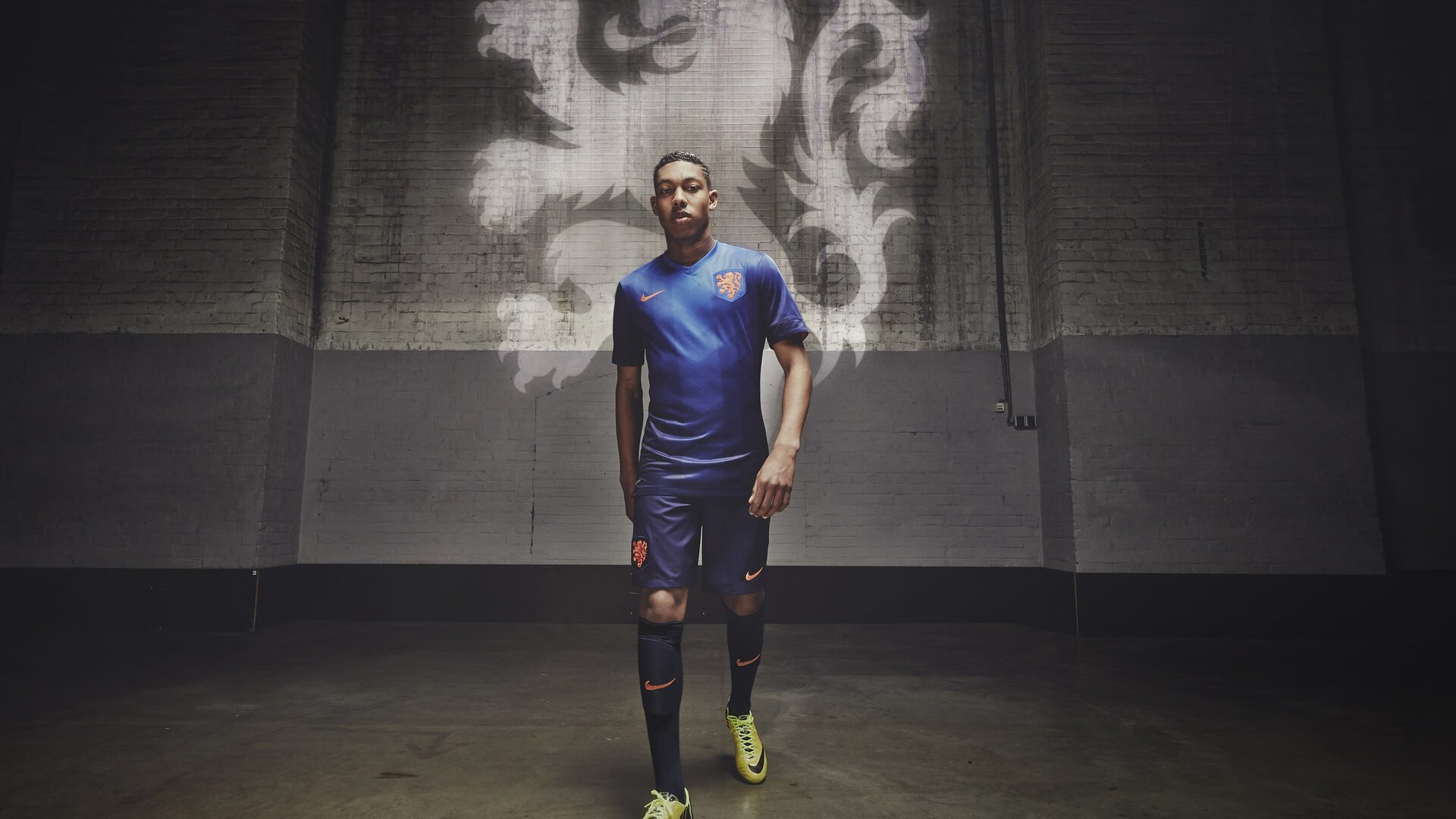 李娜表示球员生涯最难的是孤独感，李娜打球风格